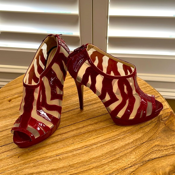 Women’s designer shoes.  Brand new and never worn.  US size 7.5.  Euro size 38. - Picture 1 of 1